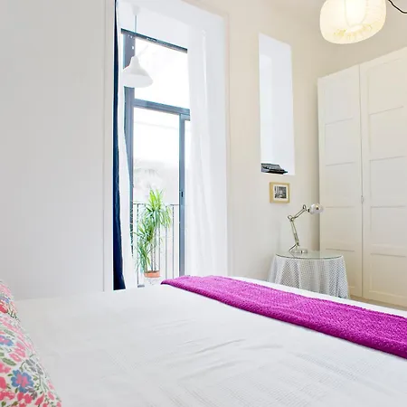 Sunny On The Square Apartment Barcelona